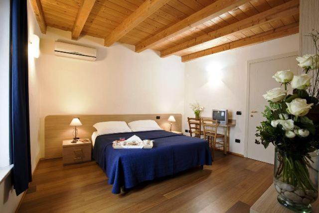 Arena Inn B&B Верона Стая снимка